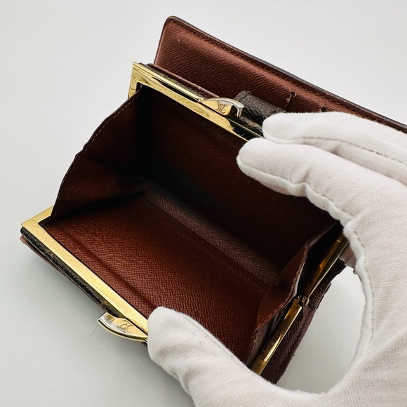 Louis Vuitton Gold Lock LV Wallet - Picture 14 of 14